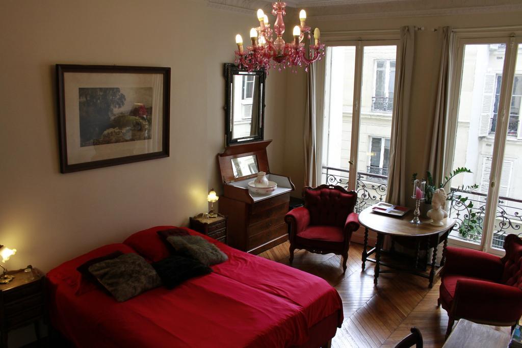 A Room In Paris Oda fotoğraf