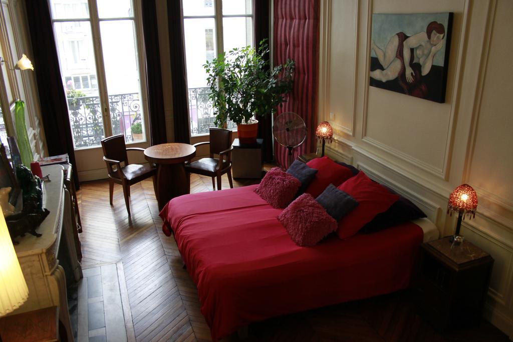 A Room In Paris Oda fotoğraf